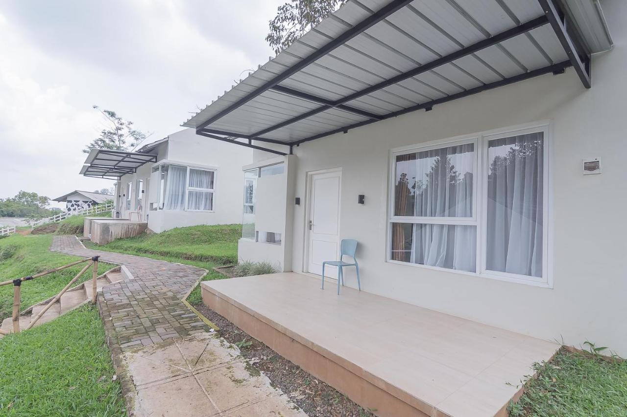 Reddoorz Resort Syariah Near D'Castello Ciater סובאנג מראה חיצוני תמונה